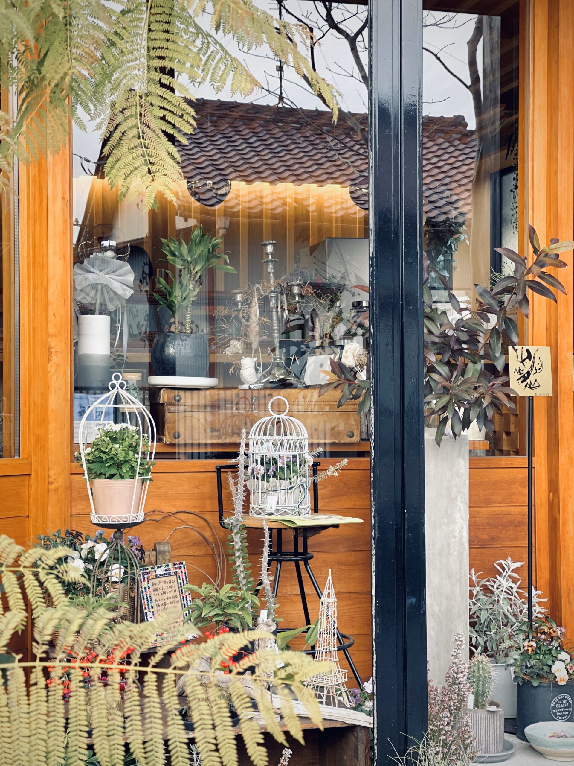 コワーキングスペース&カフェ 森と川に咲く花～花とグリーンとスイーツ